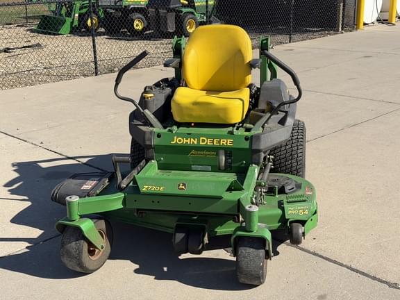 Image of John Deere Z720E equipment image 4