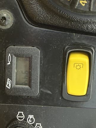 Image of John Deere Z720E equipment image 2