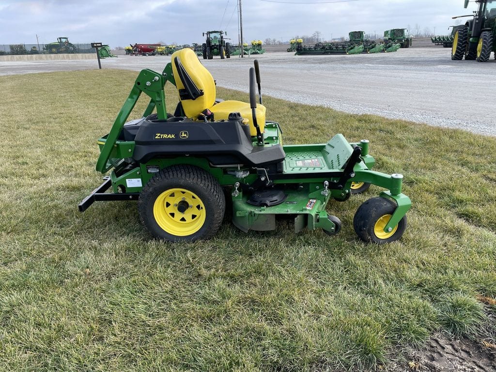 Main image John Deere Z720E