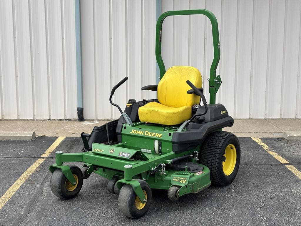 2019 John Deere Z720E Equipment Image0