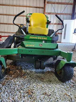 Image of John Deere Z720E equipment image 1