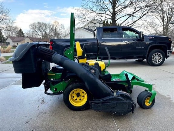 2019 John Deere Z735M Equipment Image0