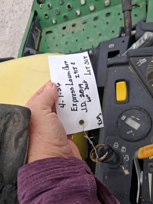 Image of John Deere Z915E equipment image 4