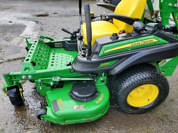 Image of John Deere Z915E equipment image 1