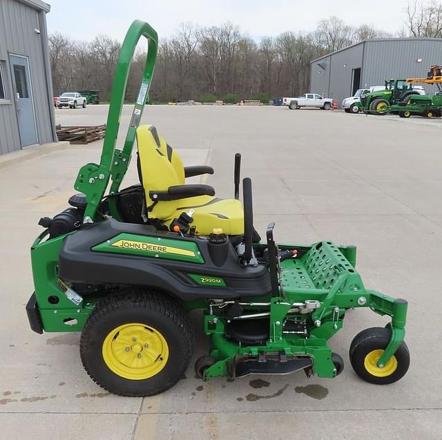 Image of John Deere Z920M equipment image 4
