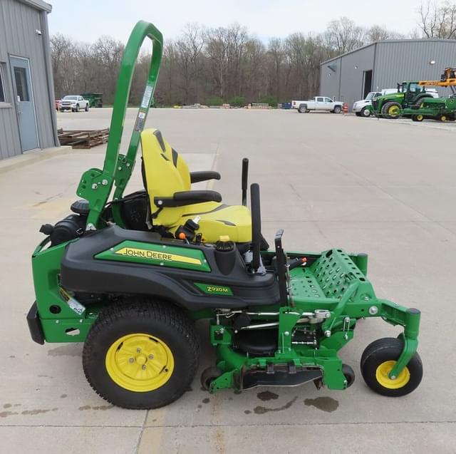 Image of John Deere Z920M equipment image 4