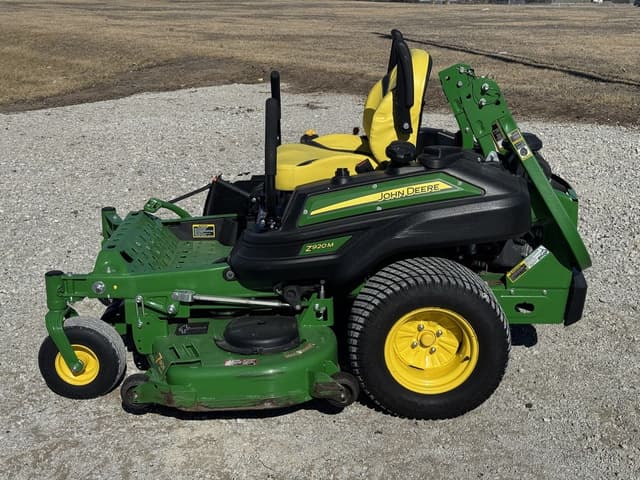 Image of John Deere Z920M equipment image 1