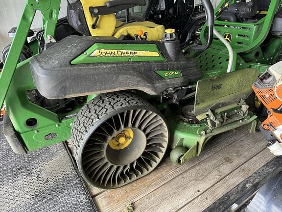 Image of John Deere Z920M equipment image 2