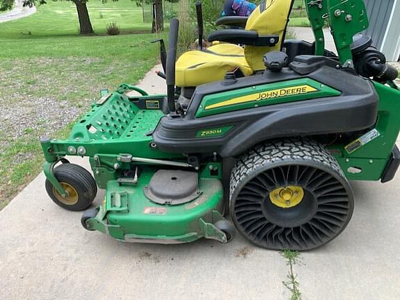 Image of John Deere Z930M equipment image 1