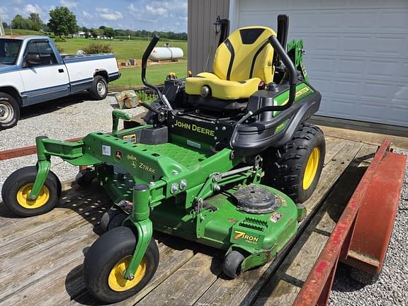 Image of John Deere Z930M equipment image 1