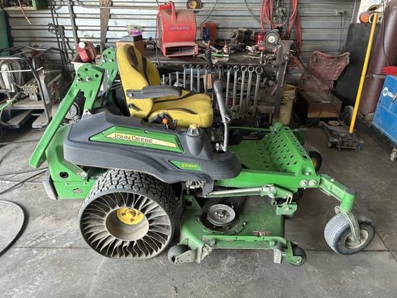 Image of John Deere Z930R equipment image 1