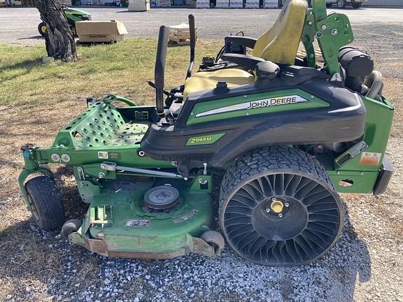 Image of John Deere Z945M equipment image 2