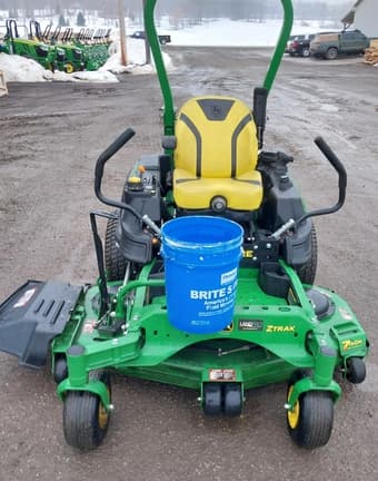 Image of John Deere Z945M equipment image 1