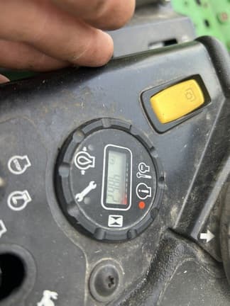 Image of John Deere Z945M equipment image 1