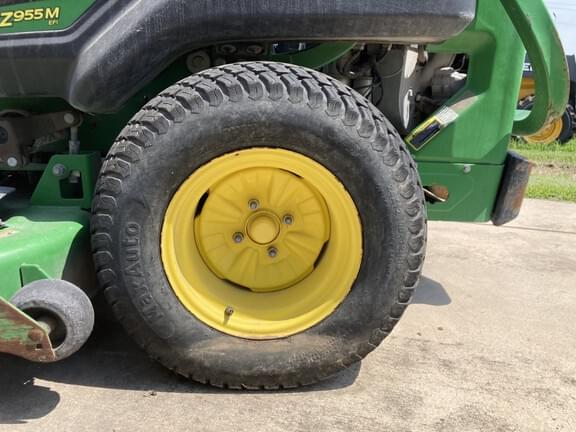Image of John Deere Z955M equipment image 4