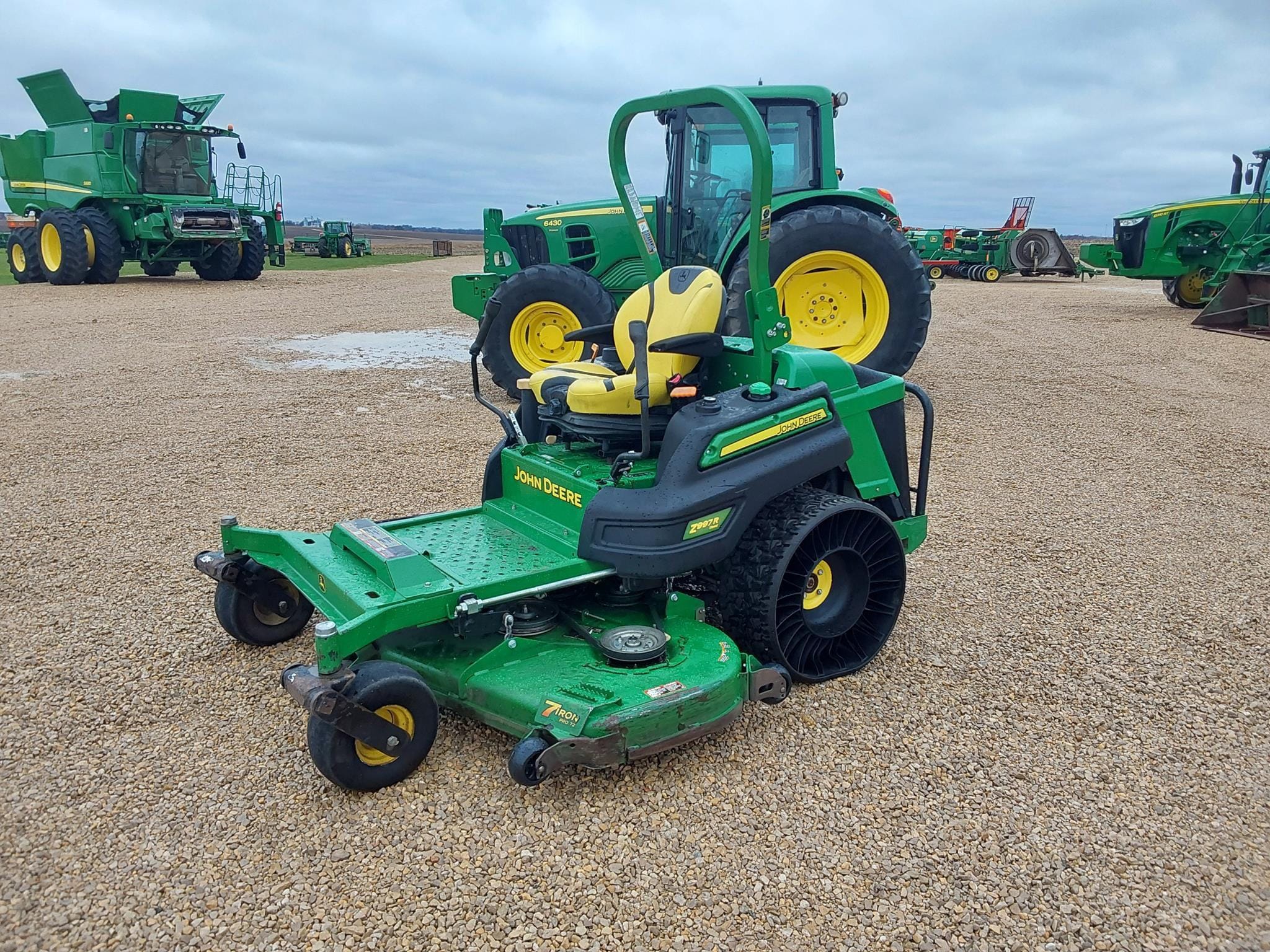 2019 John Deere Z997R Equipment Image0