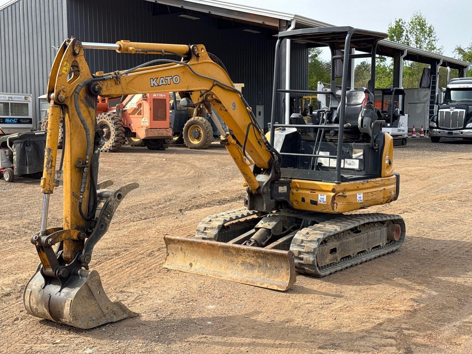 2019 Kato HD35 Equipment Image0