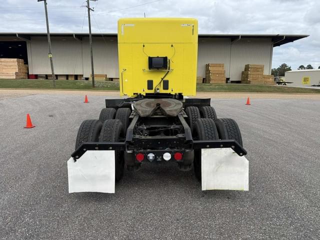 Image of Kenworth T680 equipment image 3
