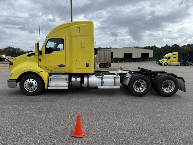Image of Kenworth T680 equipment image 1
