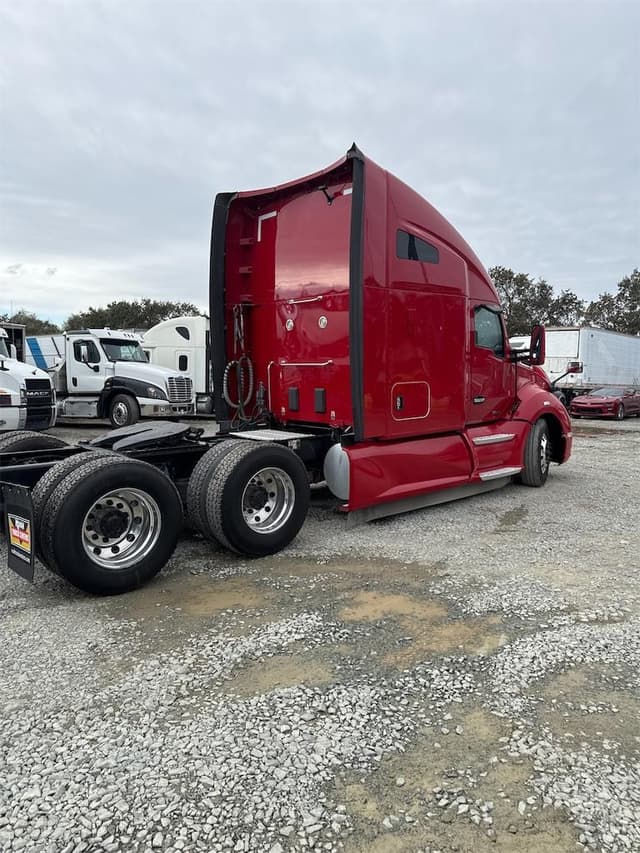 Image of Kenworth T680 equipment image 4