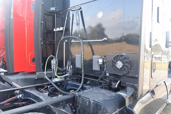 Image of Kenworth T680 equipment image 3