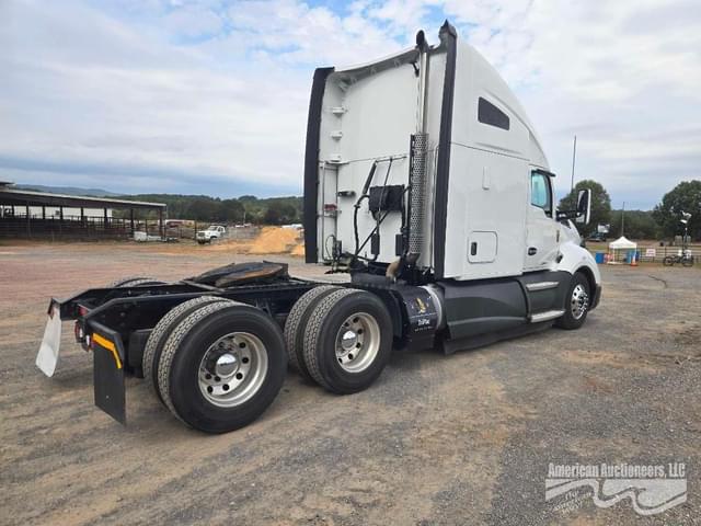 Image of Kenworth T680 equipment image 4
