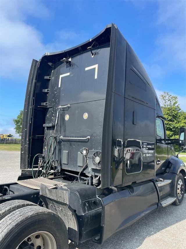 Image of Kenworth T680 equipment image 3