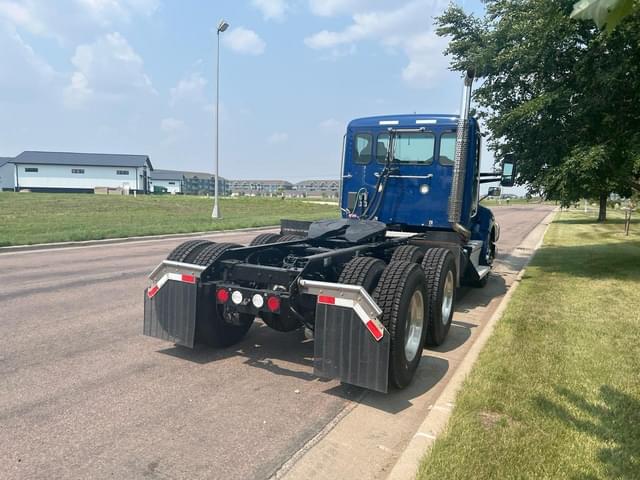 Image of Kenworth T680 equipment image 3