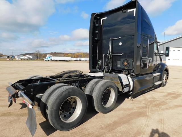 Image of Kenworth T680 equipment image 3