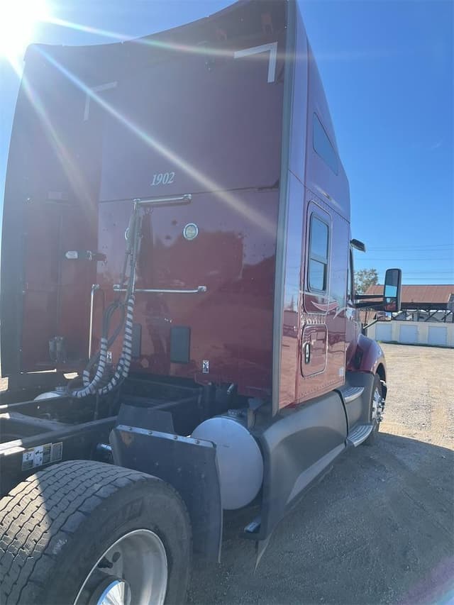 Image of Kenworth T680 equipment image 4