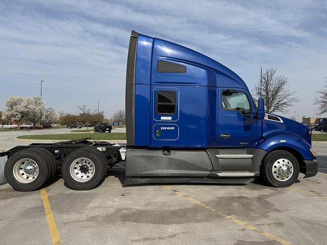 Image of Kenworth T680 equipment image 3