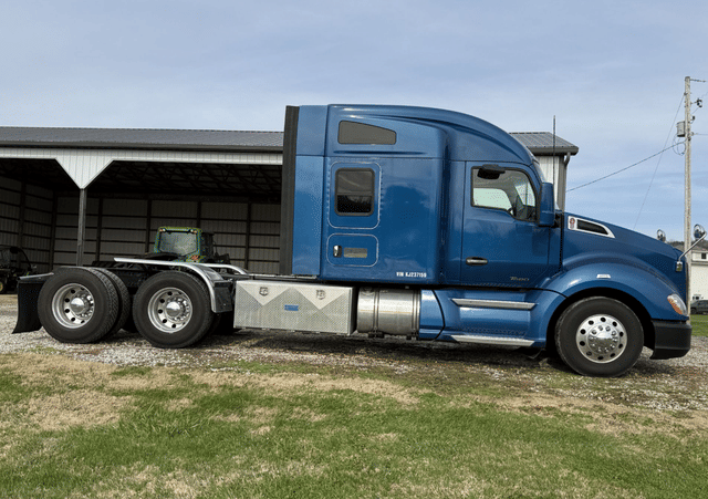 Image of Kenworth T680 equipment image 3