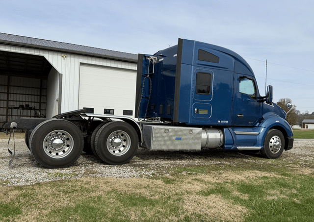 Image of Kenworth T680 equipment image 4
