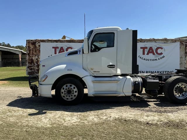 Image of Kenworth T680 equipment image 1