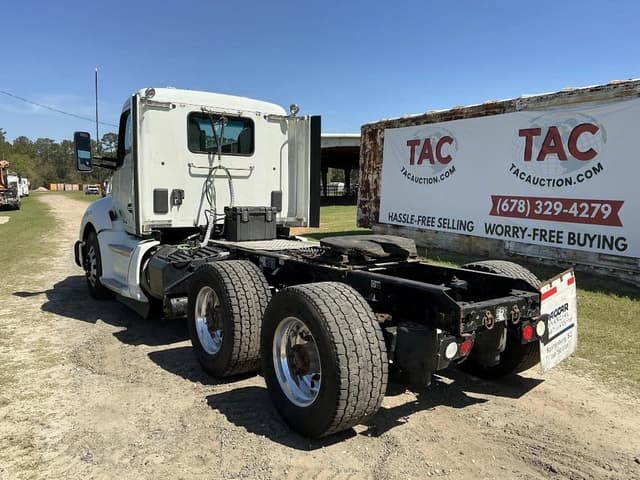 Image of Kenworth T680 equipment image 3