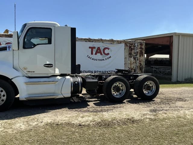 Image of Kenworth T680 equipment image 2