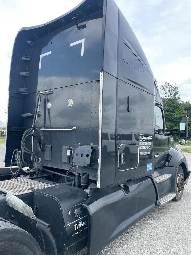 Image of Kenworth T680 equipment image 3