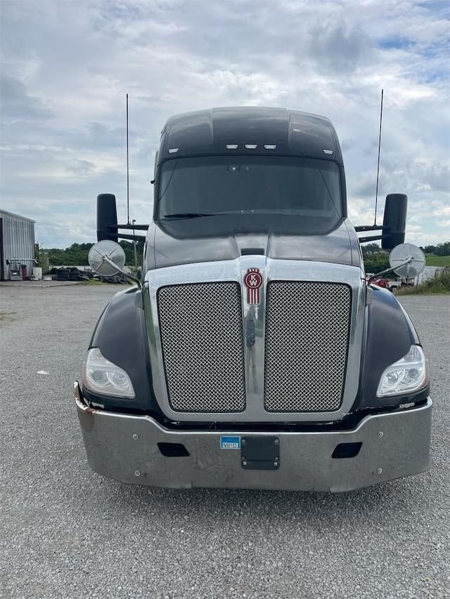Image of Kenworth T680 equipment image 1