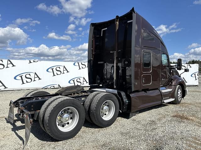 Image of Kenworth T680 equipment image 4