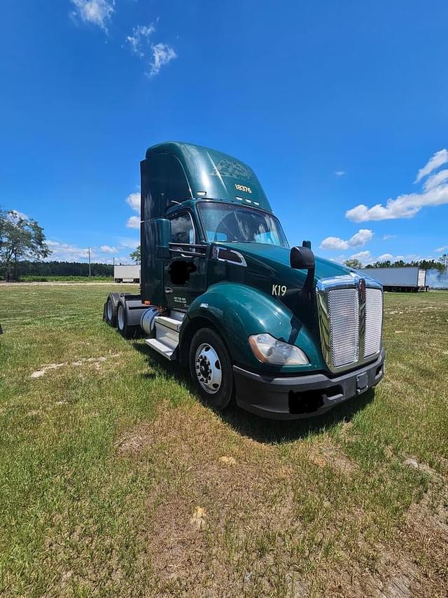 Image of Kenworth T680 equipment image 3