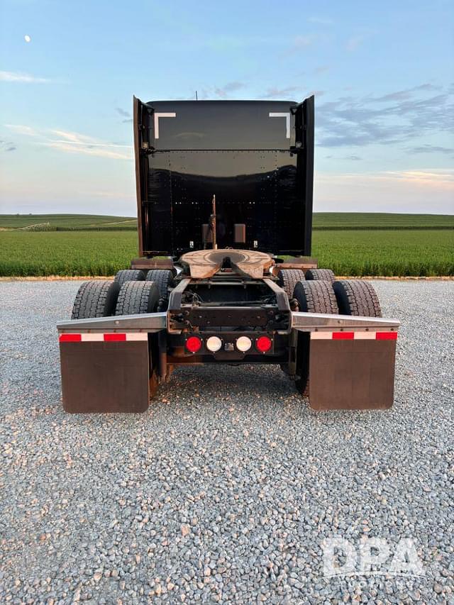Image of Kenworth T680 equipment image 3