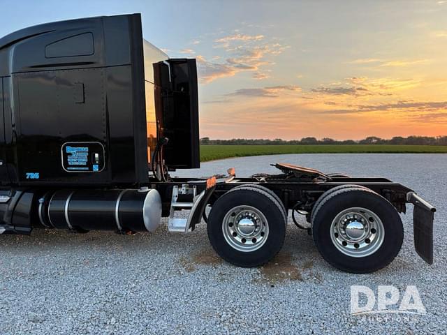 Image of Kenworth T680 equipment image 4