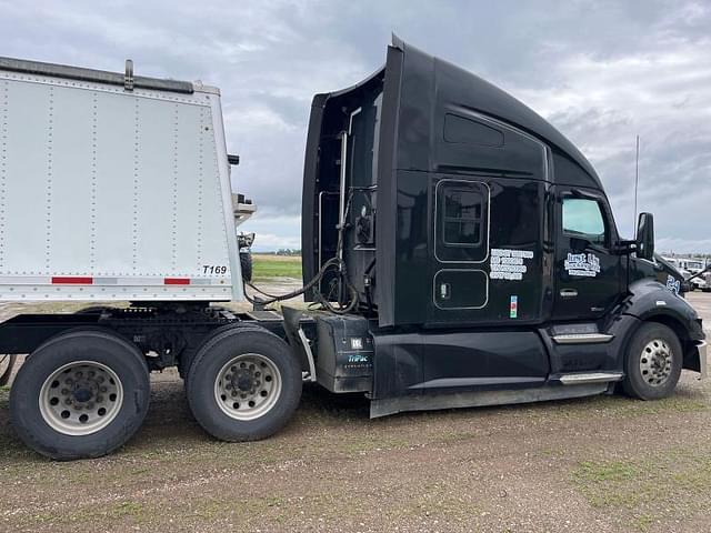 Image of Kenworth T680 equipment image 4