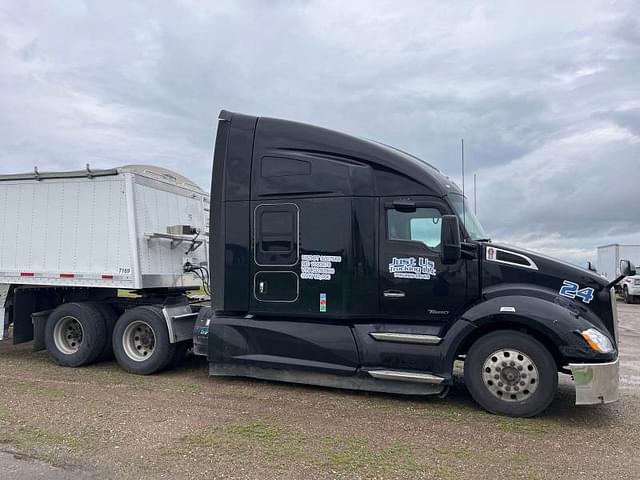 Image of Kenworth T680 equipment image 3
