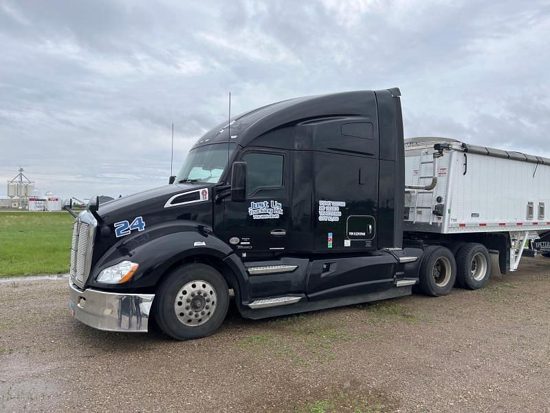 Image of Kenworth T680 Primary image