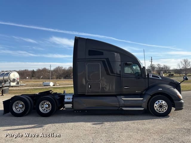 Image of Kenworth T680 equipment image 3