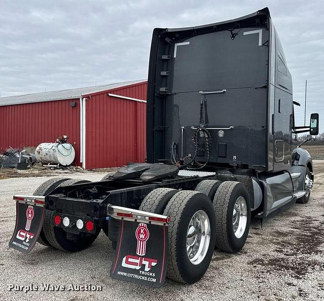 Image of Kenworth T680 equipment image 4