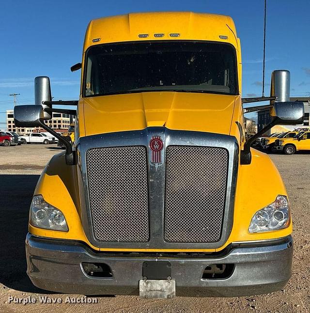 Image of Kenworth T680 equipment image 1