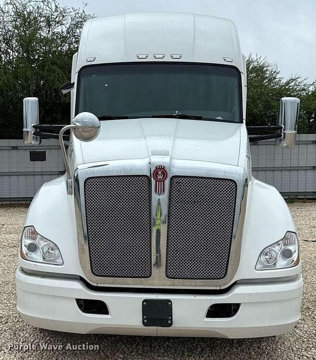 Image of Kenworth T680 equipment image 1