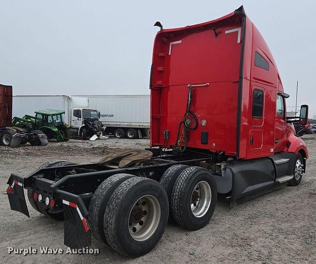 Image of Kenworth T680 equipment image 4